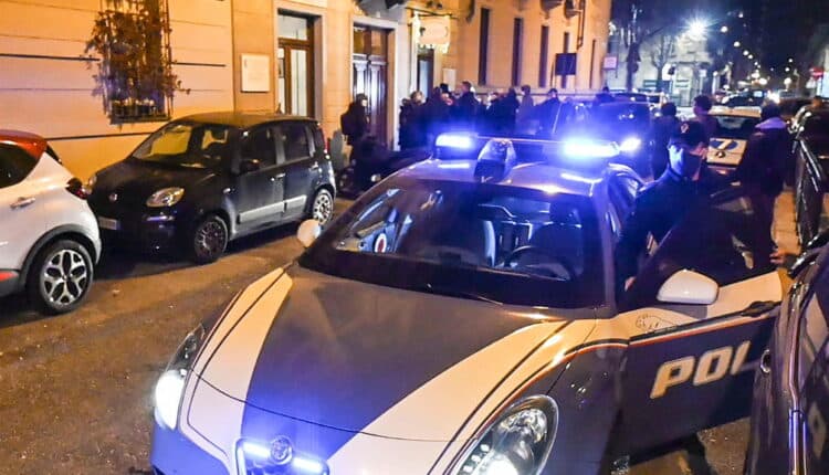 Torino, due soggetti incappucciati intenti a sferrare dei colpi alla vetrina di una pasticceria del centro. Arrestato 39enne indiziato di furto. 