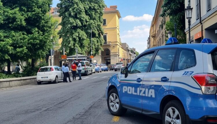 Novara, aggancia la vittima presso un’agenzia assicurativa. Denunciato stalker dalla Polizia di Stato.