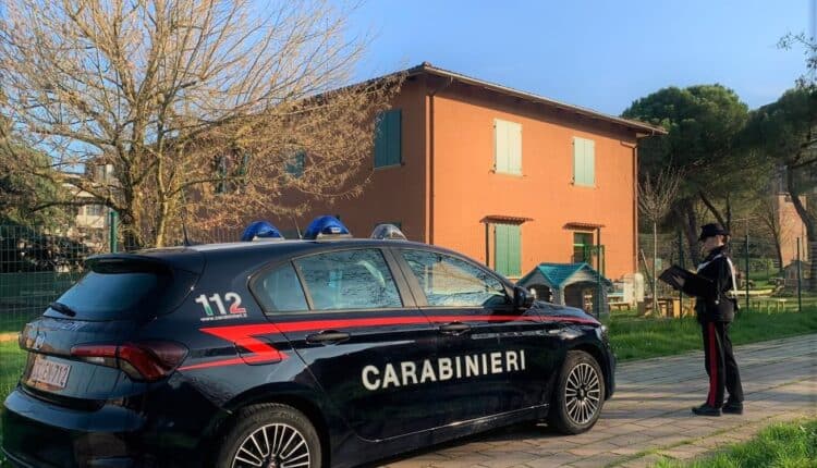 Scandalo a San Lazzaro di Savena (BO): uomo di 52 anni sorpreso in atto osceno in parco pubblico, Carabinieri intervengono.