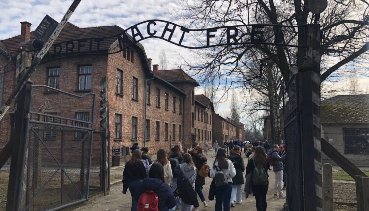 Viaggio della Memoria, 26 ragazzi di Latina ad Auschwitz per non dimenticare l'olocausto.