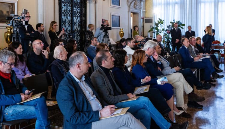 Veneto, turismo: "Boom di arrivi e presenze. Il 2023 è l'anno dei record per l'industria turistica veneta" commenta Zaia.