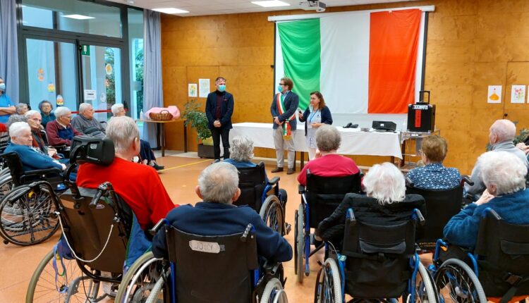 Vicenza: sindaco Possamai e assessore Tosetto in visita all'Ipab di Vicenza per le festività pasquali