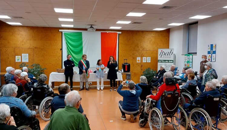 Vicenza: sindaco Possamai e assessore Tosetto in visita all'Ipab di Vicenza per le festività pasquali