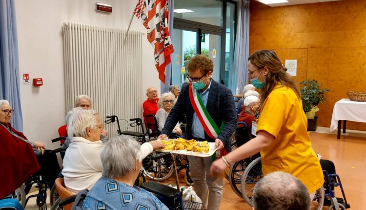 Vicenza: sindaco Possamai e assessore Tosetto in visita all'Ipab di Vicenza per le festività pasquali