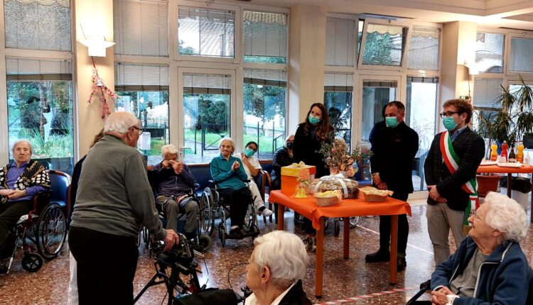 Vicenza: sindaco Possamai e assessore Tosetto in visita all'Ipab di Vicenza per le festività pasquali