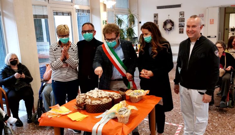 Vicenza: sindaco Possamai e assessore Tosetto in visita all'Ipab di Vicenza per le festività pasquali