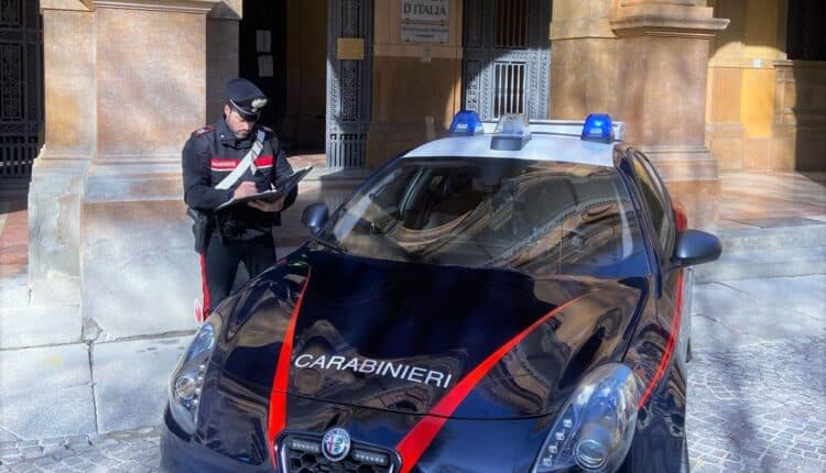 Bologna: tenta di rubare un'affettatrice dalla mensa della Banca d'Italia, arrestato dai carabinieri.