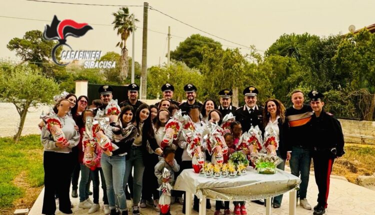 Priolo Gargallo (SR): i carabinieri donano delle uova di Pasqua agli ospiti de “La casa dei bambini”