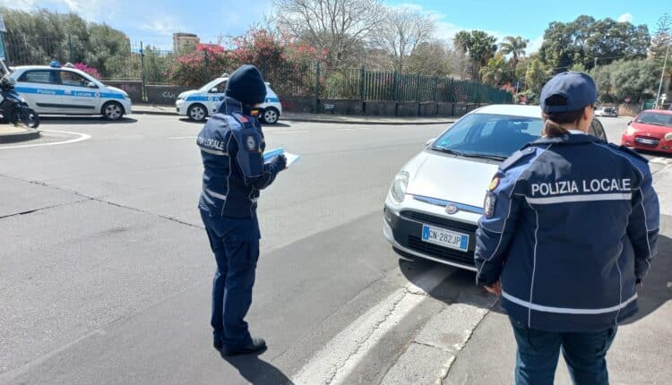 Catania: Polizia Locale, raffica di multe nella zona di Barriera e Due Obelischi.
