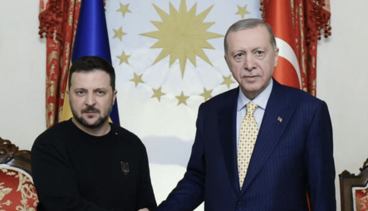 Erdogan accoglie Zelensky a Istanbul Pronto ad ospitare negoziati di pace