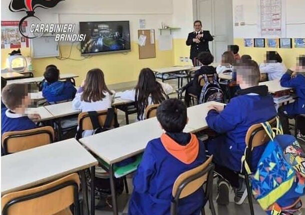 Fasano: i Carabinieri incontrano gli studenti per la diffusione della cultura della legalità.