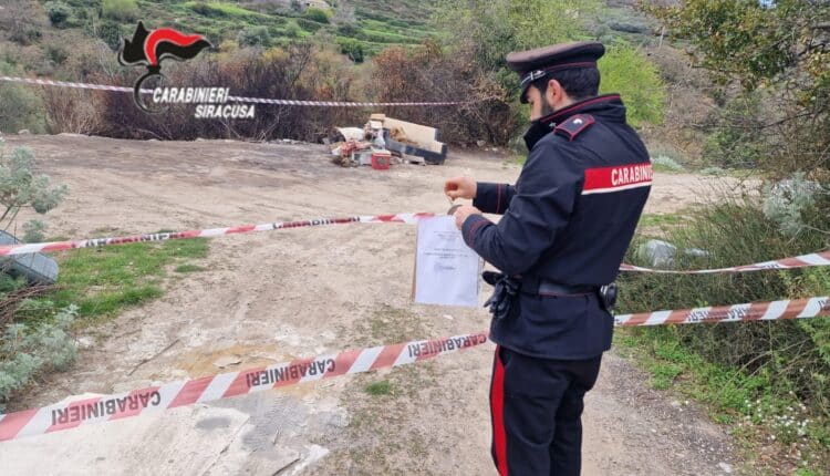 Ferla, i Carabinieri sequestrano una discarica abusiva: 2 persone denunciate