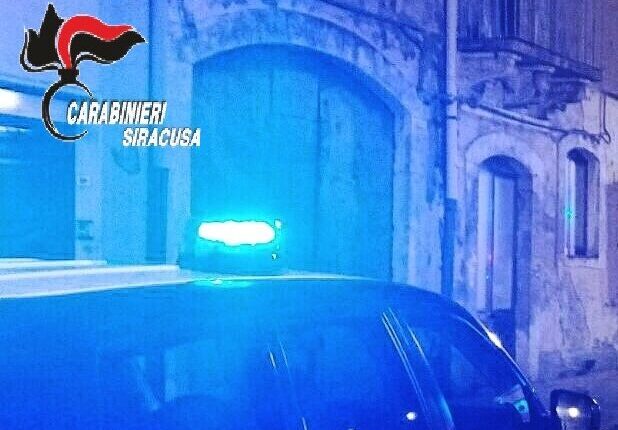 Floridia: vìola gli arresti domiciliari e finisce in carcere, i Carabinieri arrestano un 39enne in aggravamento della misura cautelare.