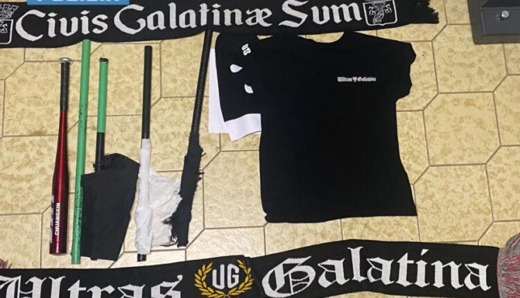 Tifosi fanno esplodere numerosi artifizi pirotecnici e aggrediscono i supporters avversari sul campo di Galatone: 17 DASPO emessi dal Questore