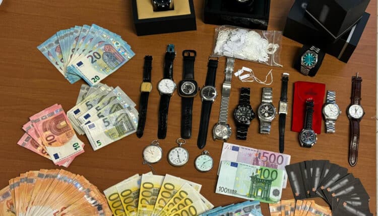 Roma, individuato dalla Polizia di Stato un uomo che ha tentato di vendere un orologio rubato durante un furto in appartamento