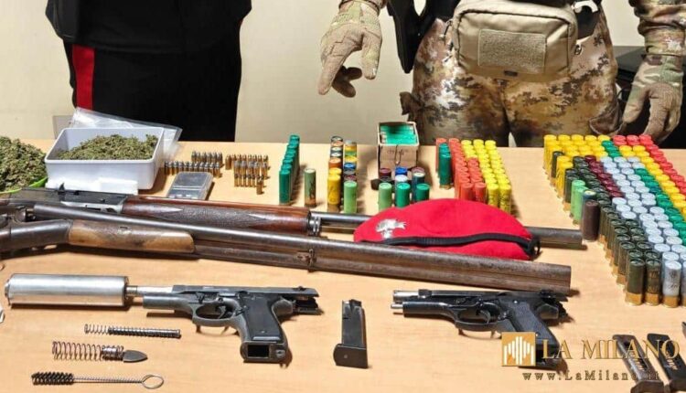 Acate, controllo del territorio dei Carabinieri: 2 arresti per illecita detenzione di fucili, pistole modificate, numerose cartucce e circa 150 grammi di marijuana