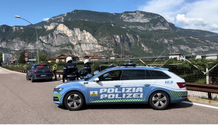 Bolzano. Presa la banda dello "Jammer": fermati due cittadini peruviani per i furti su auto in sosta in autostrada.