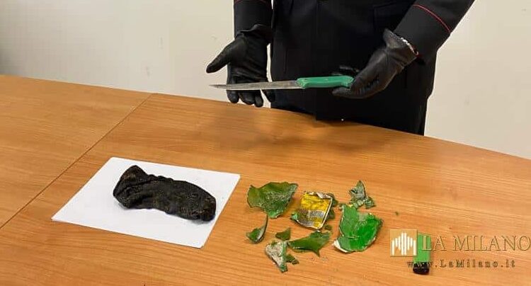 Succivo (CE): lancia una bottiglia molotov contro escavatore, tenta di far esplodere una bombola di gas e minaccia gli operai con un coltello. 63enne arrestato dai Carabinieri.