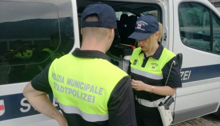 Crotone, musica oltre l'orario consentito nel centro storico: sanzionati due locali