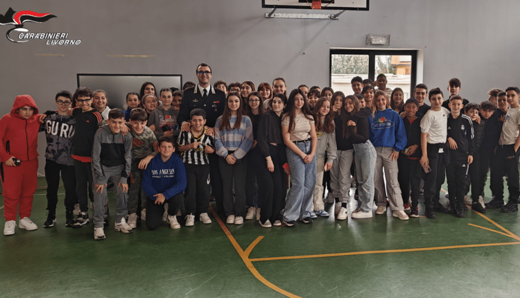 Stagno (LI) – Cultura della Legalità. I Carabinieri affrontano i temi del bullismo e cyberbullismo nelle scuole.