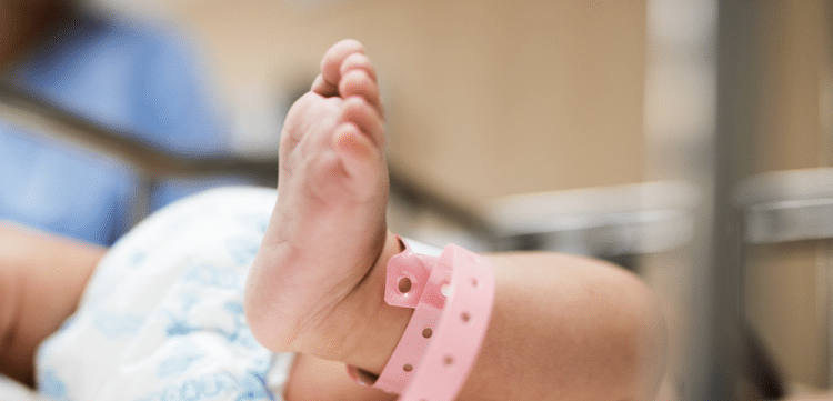 Istat, calano ancora i nati nel 2023 in Italia