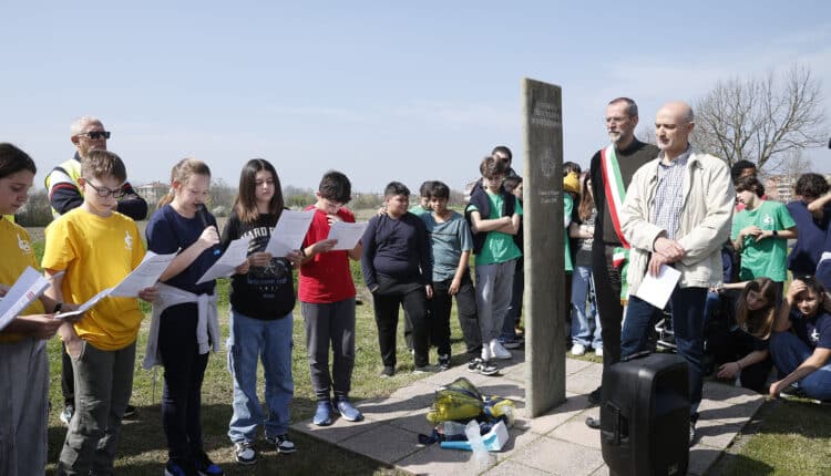Modena, oltre cento alunni uniti nella commemorazione in onore delle vittime di mafia