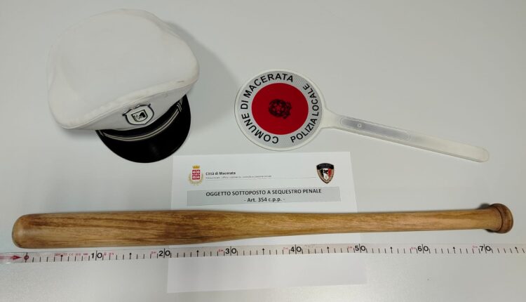 Macerata, controlli della Polizia locale per il giovedì universitario. Sequestrata una mazza da baseball e una denuncia per il suo porprietario