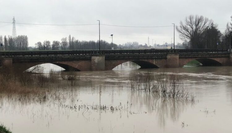 Modena: maltempo, riaprono i ponti ma è ancora allerta.