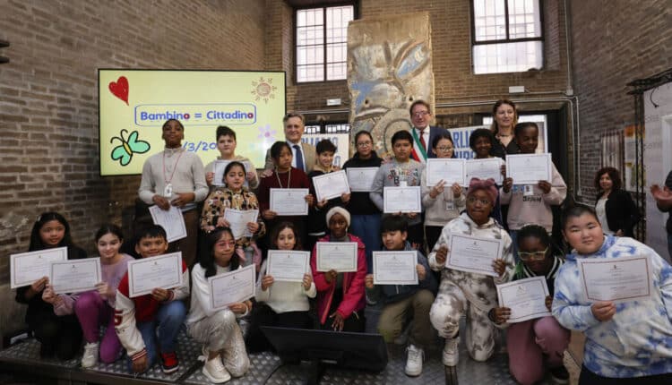 Modena: nuovi modenesi, 212 bambini diventano cittadini onorari.