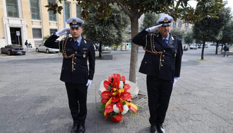 Napoli: giornata dell'impegno in ricordo delle vittime delle mafie, cerimonia davanti alla lapide in memoria di Falcone e Borsellino.