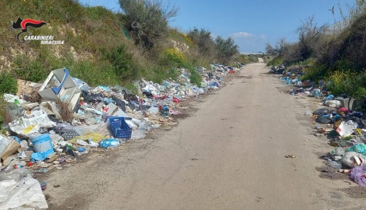 Noto (SR). Sequestrata dai Carabinieri una discarica abusiva a cielo aperto estesa per circa 2 mila metri quadrati.