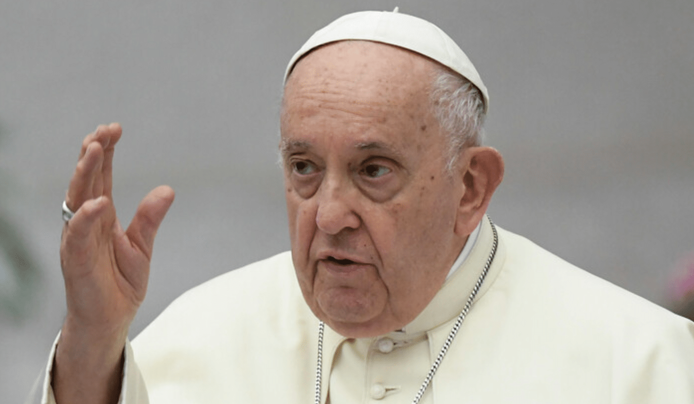 Papa Francesco «L Ucraina abbia il coraggio di alzare bandiera bianca e negoziare»