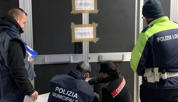 In 200 in un locale seminterrato senza uscite di sicurezza. Scoperta una discoteca abusiva a Piediripa, due denunce