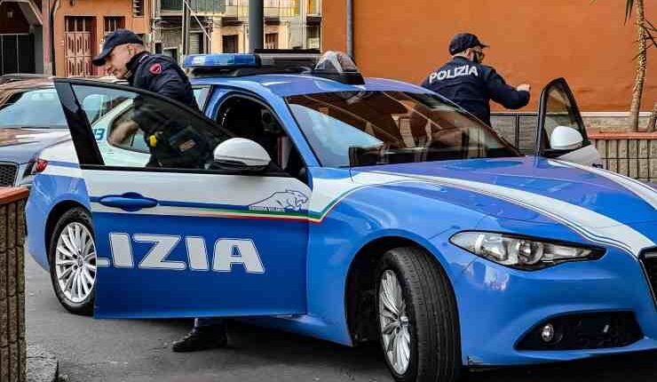 Ostia. Sorpresi con capi d'abbigliamento firmati, quasi tutti con ancora cartellino e anti-taccheggio. Fermati tre uomini perché gravemente indiziati del reato di ricettazione