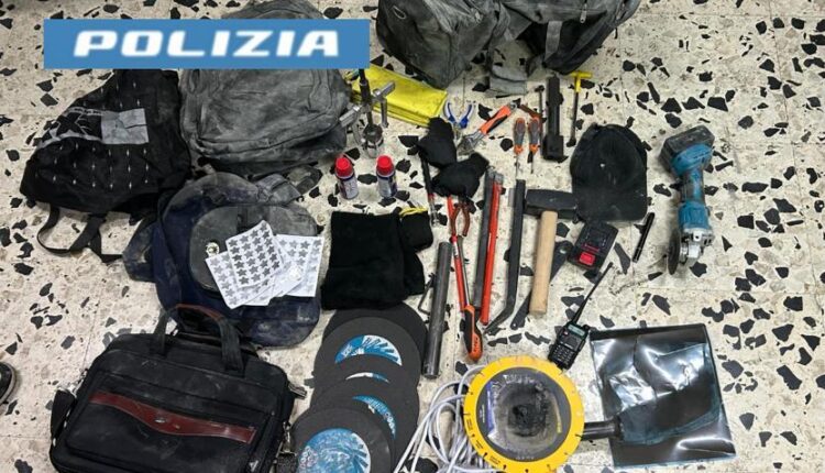 Portici, fuggono dopo un furto e causano un incidente due feriti