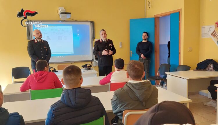 Priolo Gargallo, i Carabinieri incontrano gli studenti all'istituto "Arangio Ruiz" nell'ambito del progetto di educazione alla legalità e alla sicurezza stradale