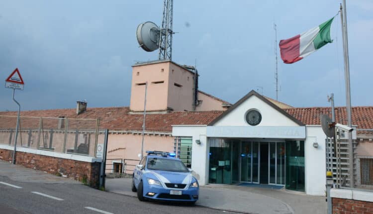 Venezia, colto in flagranza di reato per detenzione di sostanza stuoefacente dal valore di circa 500.000 euro. Arrestato dalla Polizia di Stato