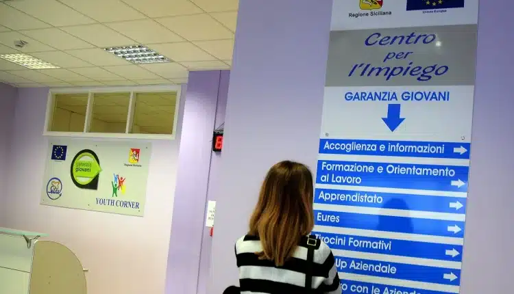 Regione Sicilia: 19 milioni per i Centri per l'impiego, la giunta Schifani approva il Piano di utilizzo.