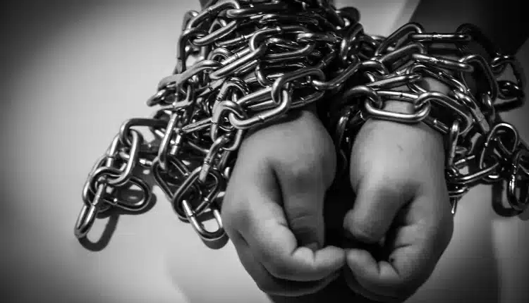 Bergamo: "il web nero". Mostra fotografica per sensibilizzare contro la pedopornografia, l'abuso e l'adescamento dei minori online.