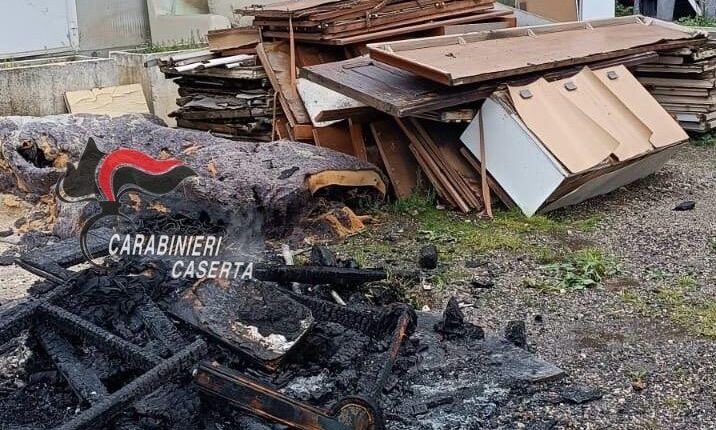 San Cipriano d Aversa (CE), bruciano rifiuti speciali nei pressi di un liceo 2 arresti