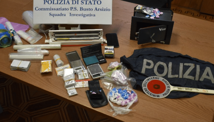 Busto Arsizio, la Polizia di Stato perquisisce un veicolo sospetto e rinviene circa 132 dosi di cocaina. Arrestato 20enne per possesso di sostenze stupefacenti