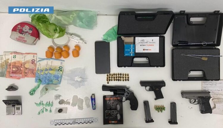Leverano: trovato in possesso di droga e armi durante un'attività di controllo. Arrestato dalla Polizia di Stato.