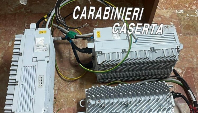 Teverola, furto di moduli radio dal ripetitore della società Wind-Tre. Due giovani arrestati dai Carabinieri.