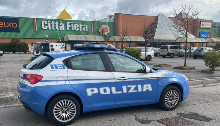Udine, la Polizia di Stato arresta 3 persone sorprese a rubare  abbigliamento al centro commerciale Città Fiera