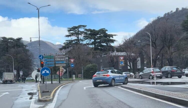Como: tifoso del Venezia danneggia mezzo della Polizia Locale. Denunciato.