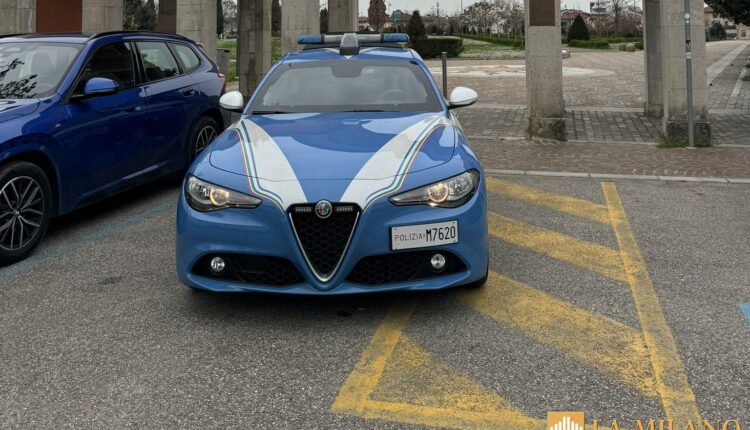 Udine, credendo di non essere visto, si libera della dorga sotto la panchina su cui si era seduto. La Polizia arresta un 20enne al Parco Moretti