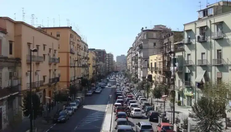 Arenaccia, Napoli: colto in flagrante mentre vende dell'hashish. La Polizia di Stato ha tratto in arresto un 48enne napoletano.