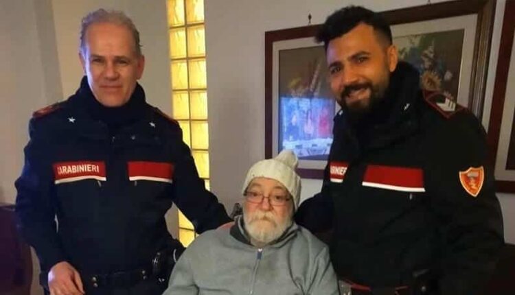 Aversa, Caserta. 75enne sola in casa con il marito disabile chiede aiuto ai Carabinieri, che accorrono in soccorso degli anziani.