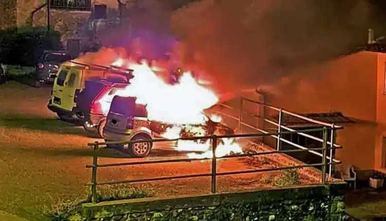Benabbio, Bagni di Lucca: identificati dai Carabinieri i presunti autori, due minorenni, degli incendi di auto avvenuti nel luglio 2022. 