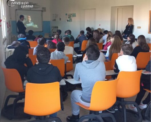 Livorno: cultura della legalità. I Carabinieri nelle scuole.
